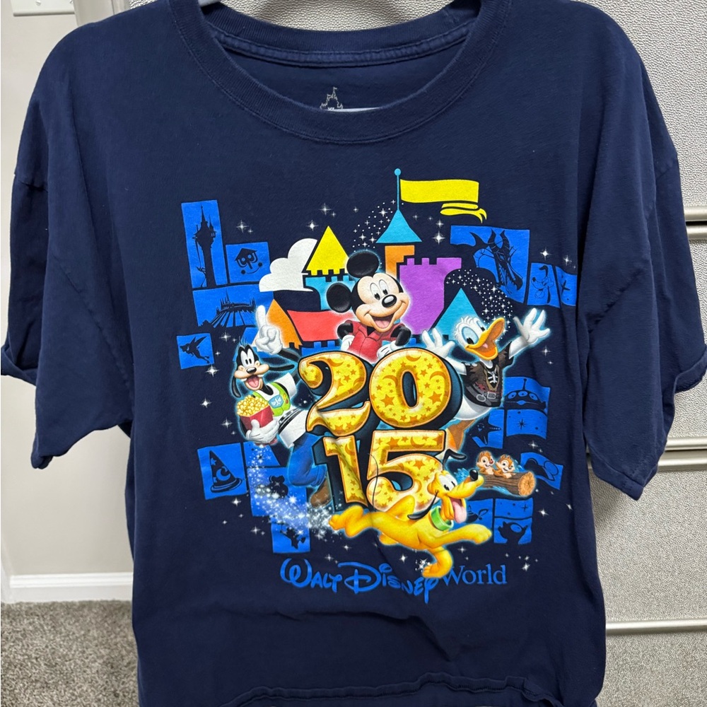 Disney Mickey and Friends 2015 New Years T Shirt Large